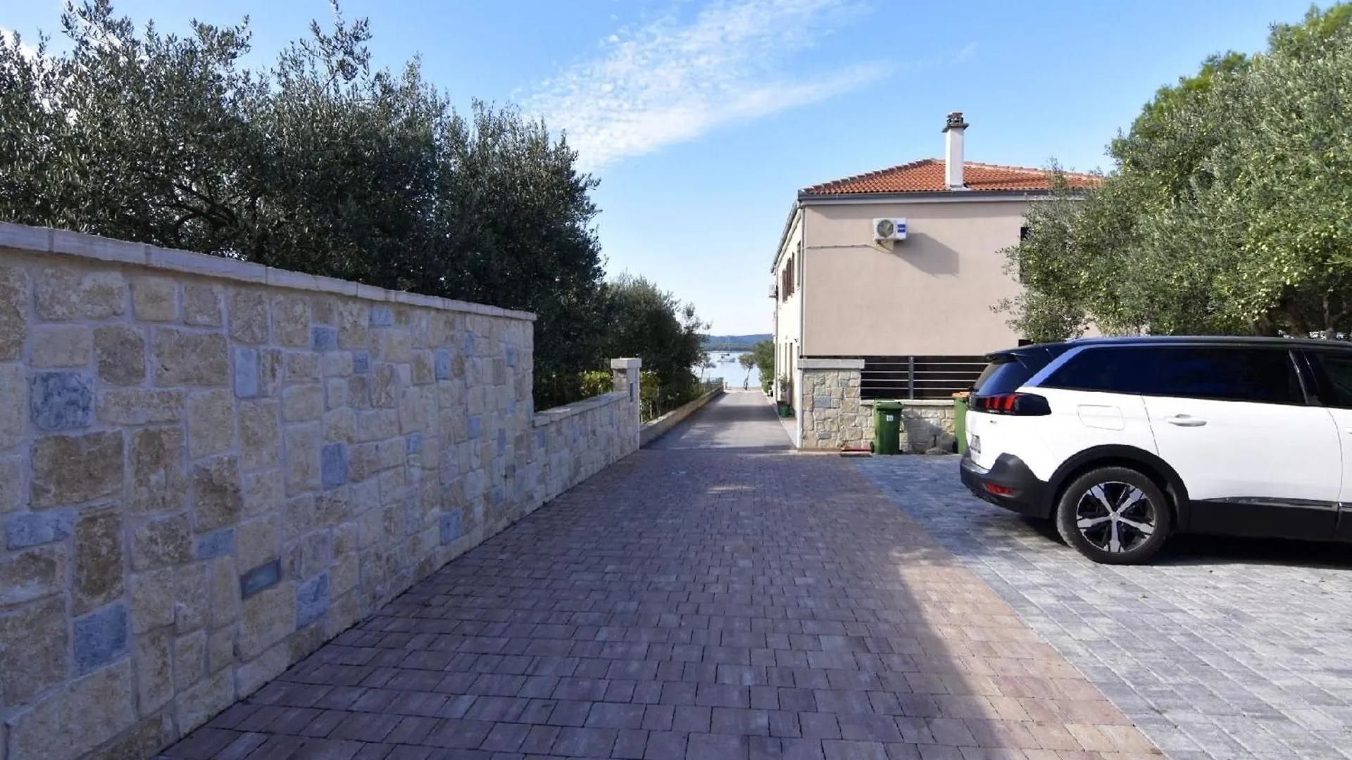 Apartment Fuer Paare, Nur Einen Steinwurf Vom Strand Entfernt  Biograd Na Moru